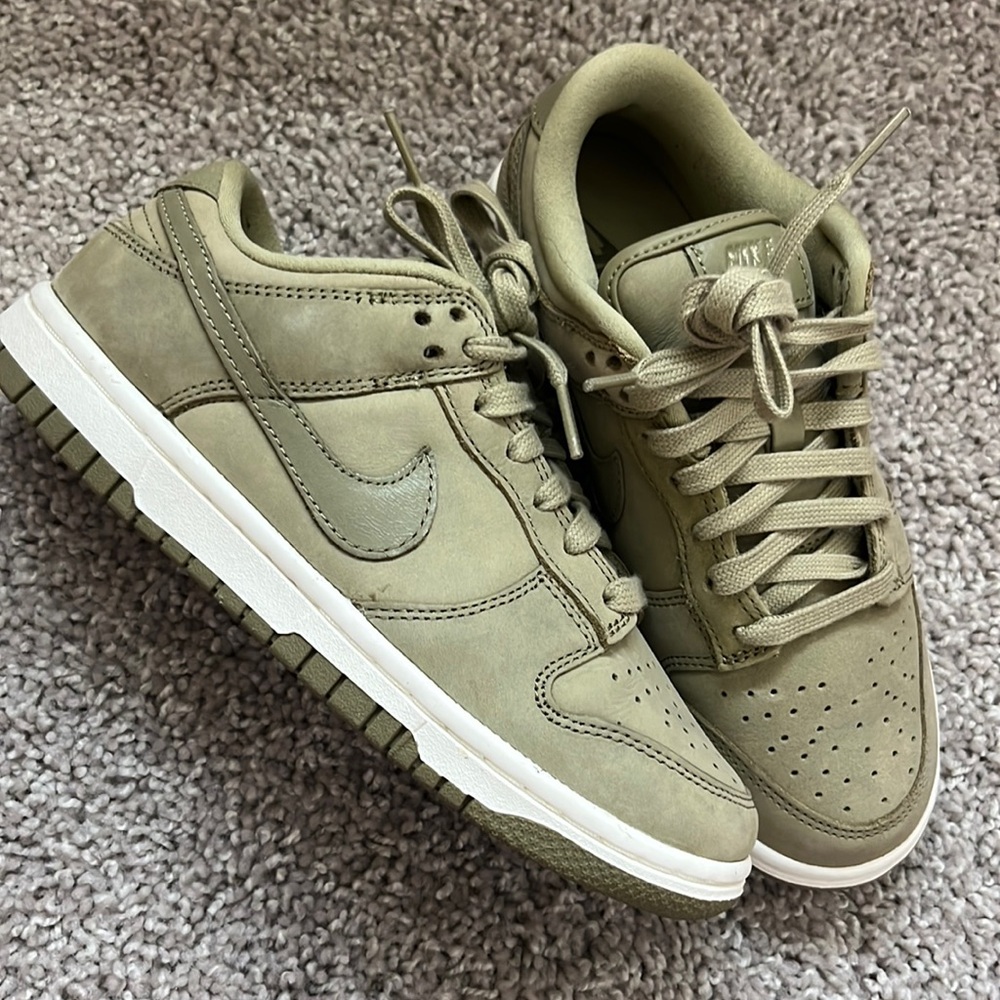 Nike Dunk size 5 Olive Neutral
